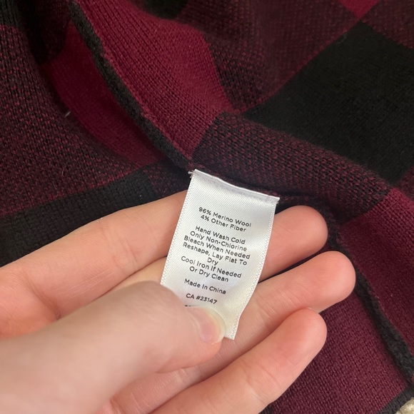 Talbots Pure Merino Wool Red Black Plaid Check Cardigan Sweater Petite Large - Picture 6 of 7